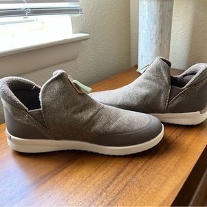 Olu Kai- Lipoa.  Size 9 (tan/bone). Worn once. EUC. $50.